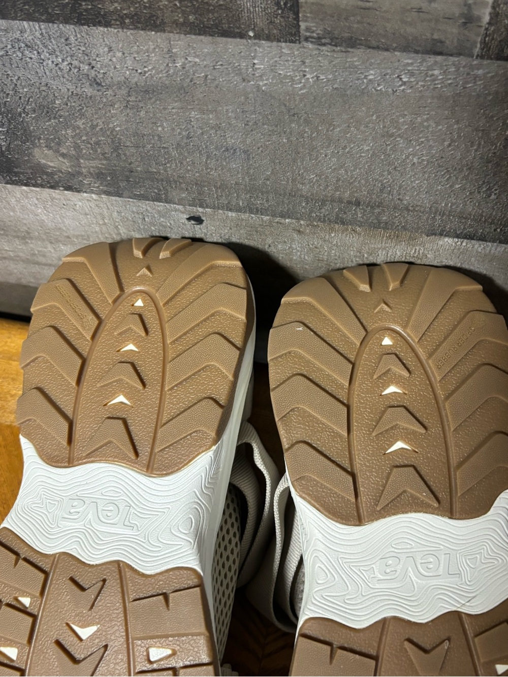 NWOT Teva Beige Outlander Water/hiking Sandal-Sneaker with Hook Strap 11 - Picture 5 of 9